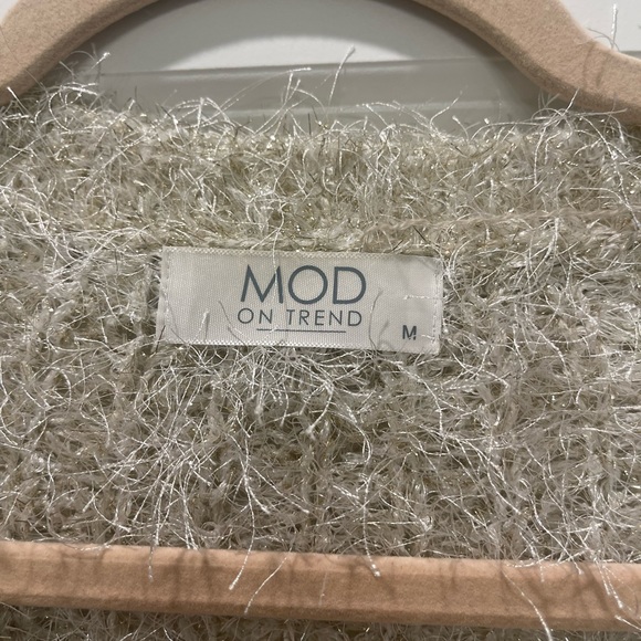 MOD On Trend | V-neck Cream Sweater - Picture 3 of 3